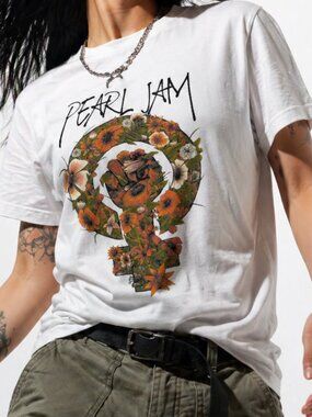 PEARL JAM White 2020/2022 White Feminist Concert T-Shirt XS